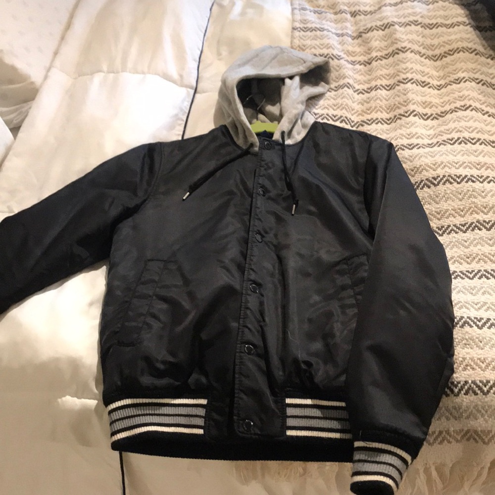 Black and gray jacket